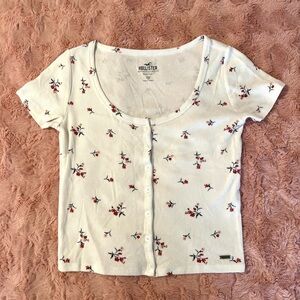 white floral hollister u-neck slightly cropped tee